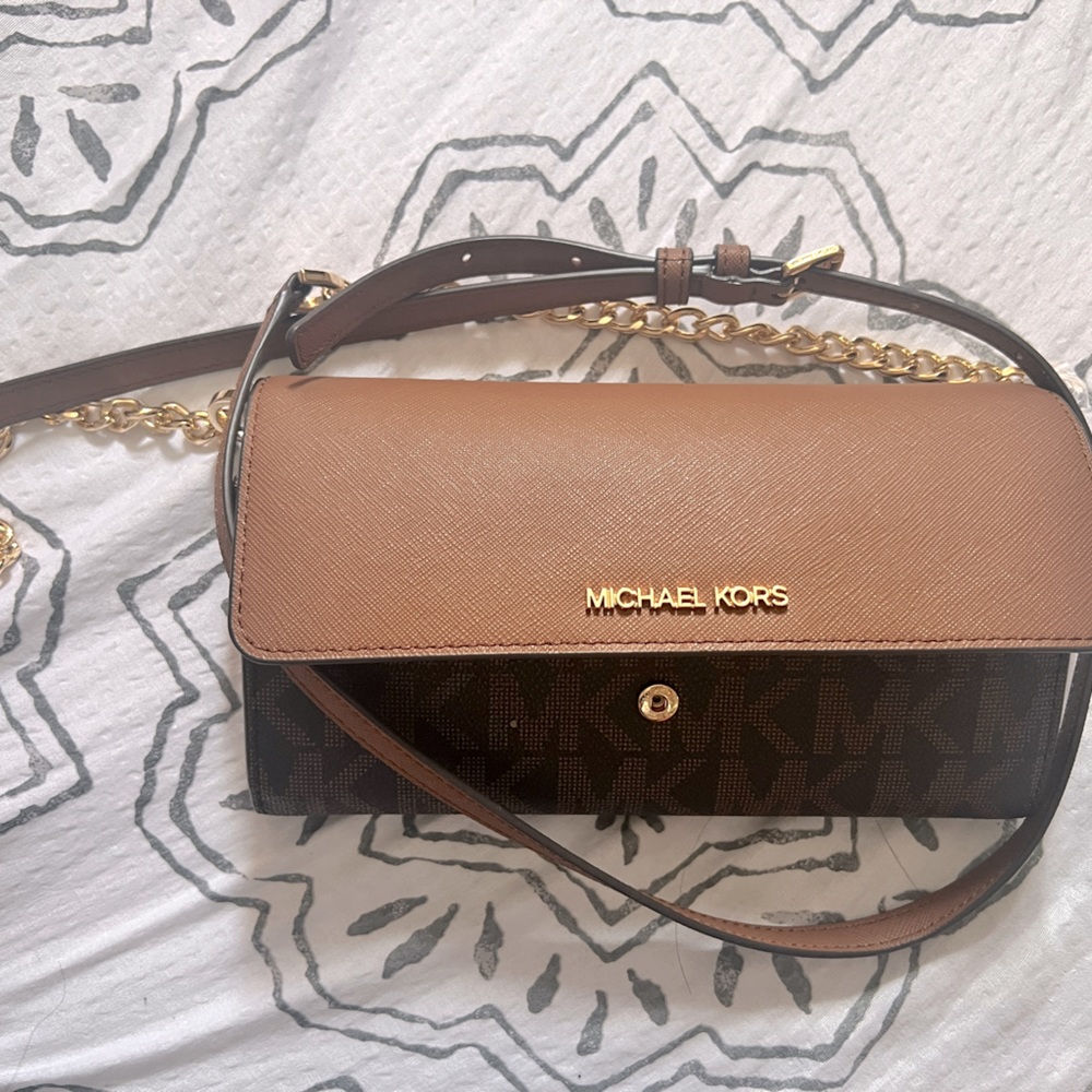 MK Crossbody Wallet with Chain